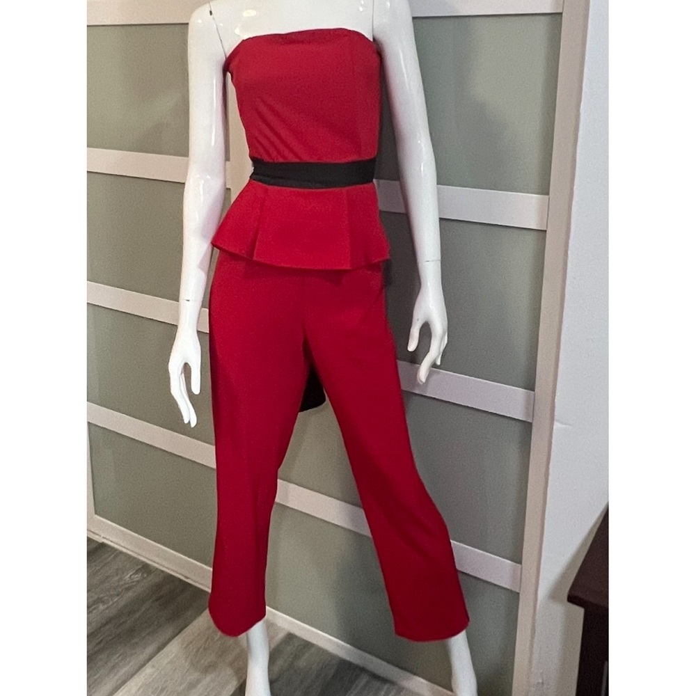 Strapless red jumper in very good condition. Size 12